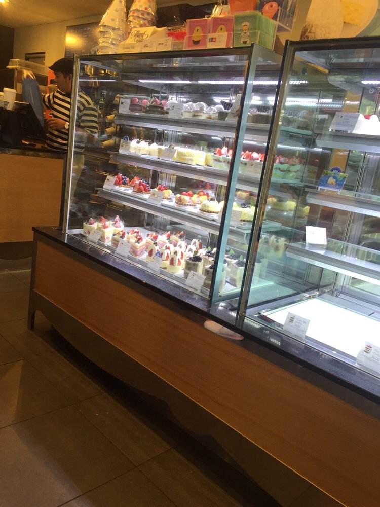 Cake display at Paris Baguette