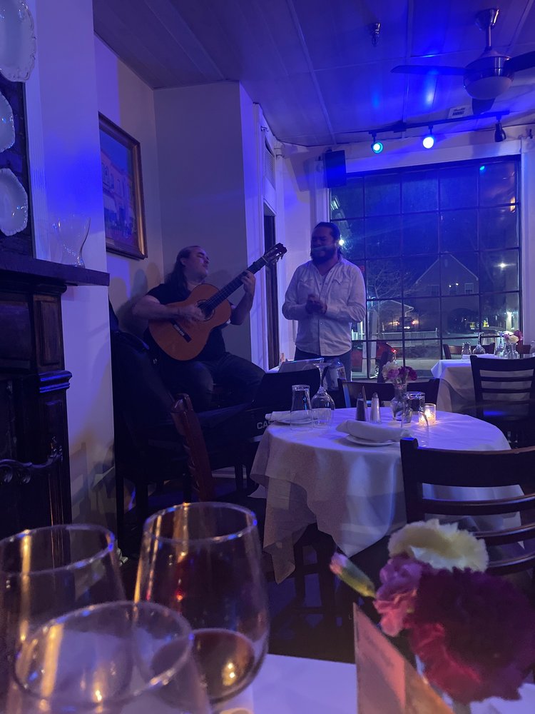 Live guitar at Trattoria Da Franco's